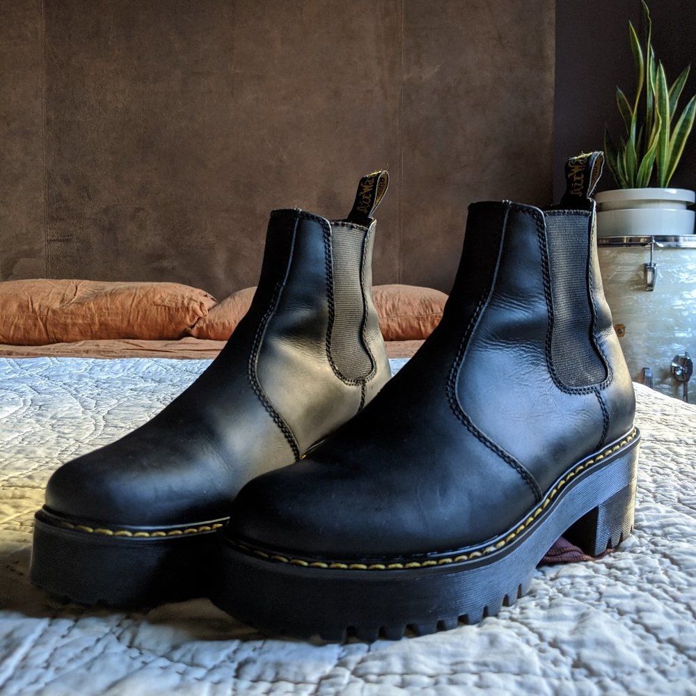 DR. MARTENS Rometty Wyoming Platform Chelsea Boot